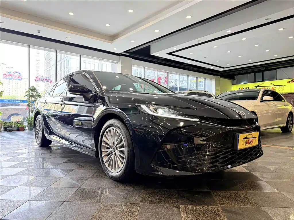 Toyota Camry — миниатюра 3