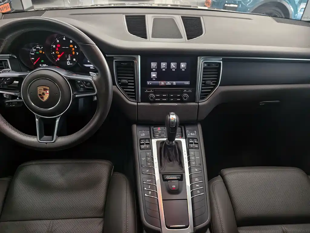 Porsche Macan — миниатюра 9