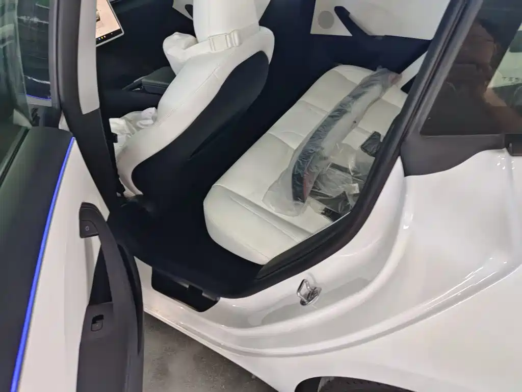 Tesla Model 3 — миниатюра 20
