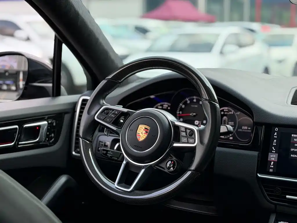 Porsche Cayenne — миниатюра 20