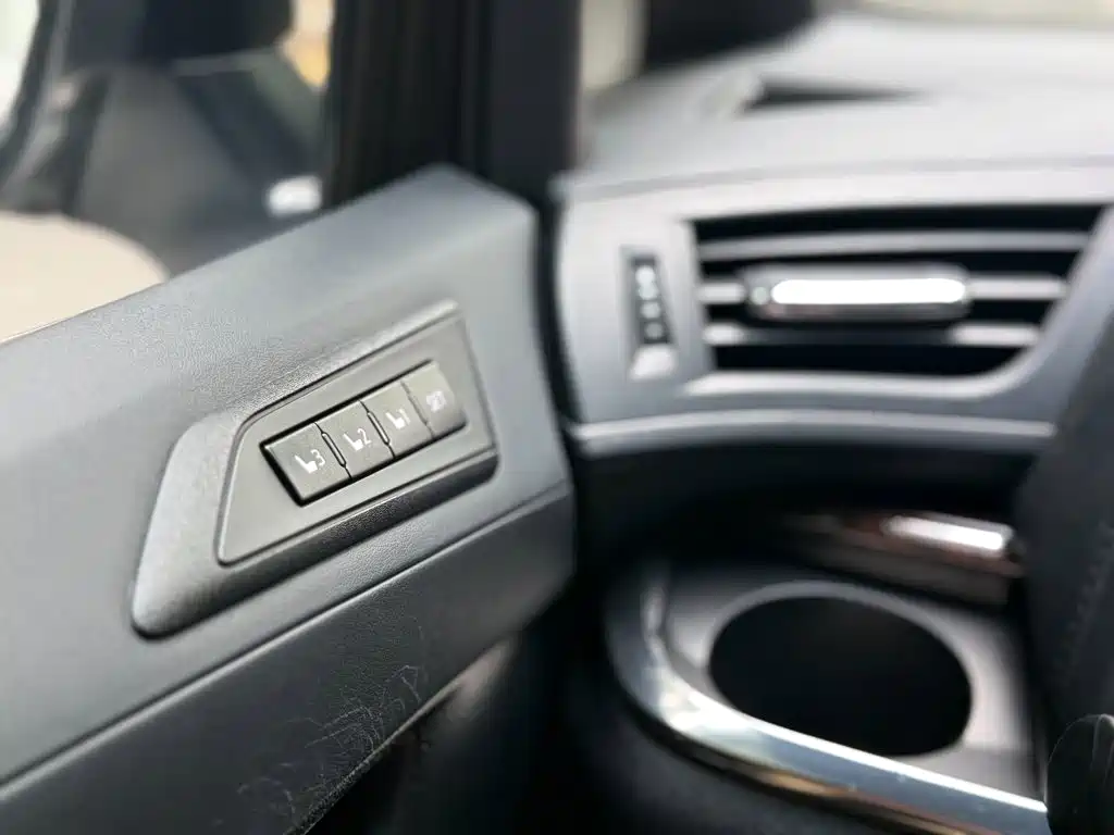 Toyota Alphard — миниатюра 21