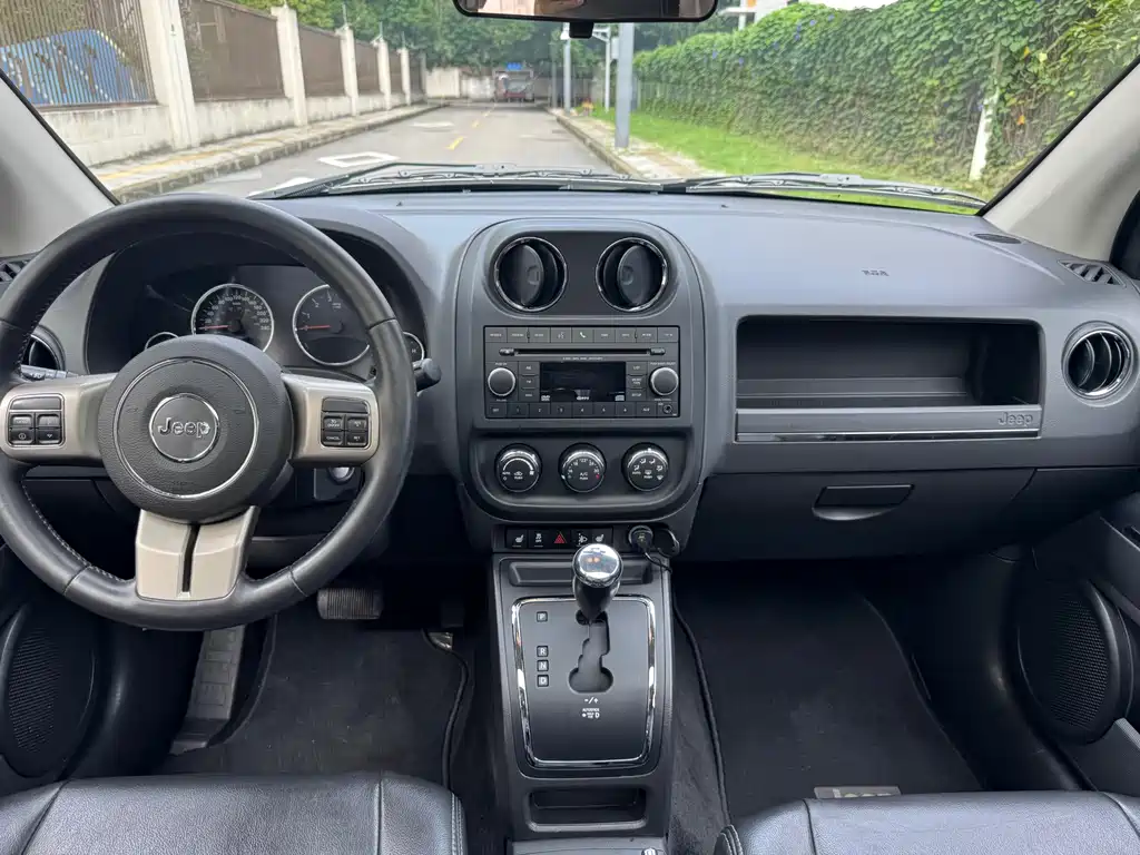 Jeep Compass (Import) — миниатюра 18
