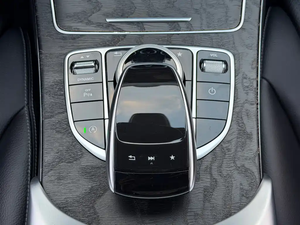 Mercedes-Benz C-Class — миниатюра 12
