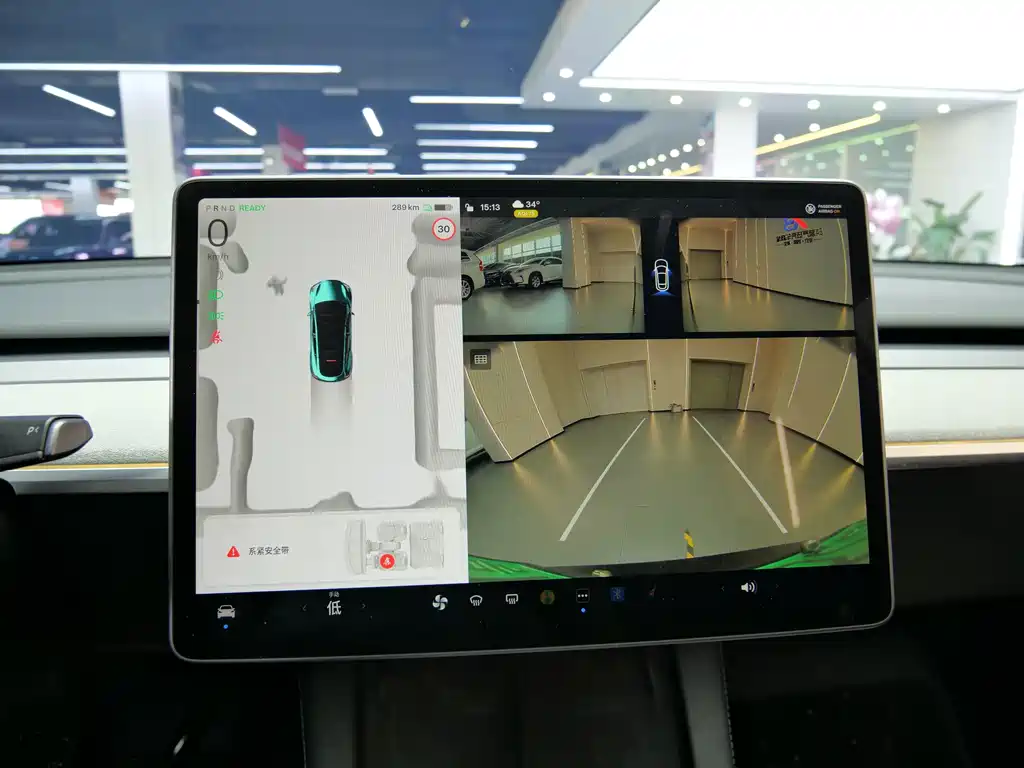 Tesla Model Y — миниатюра 15