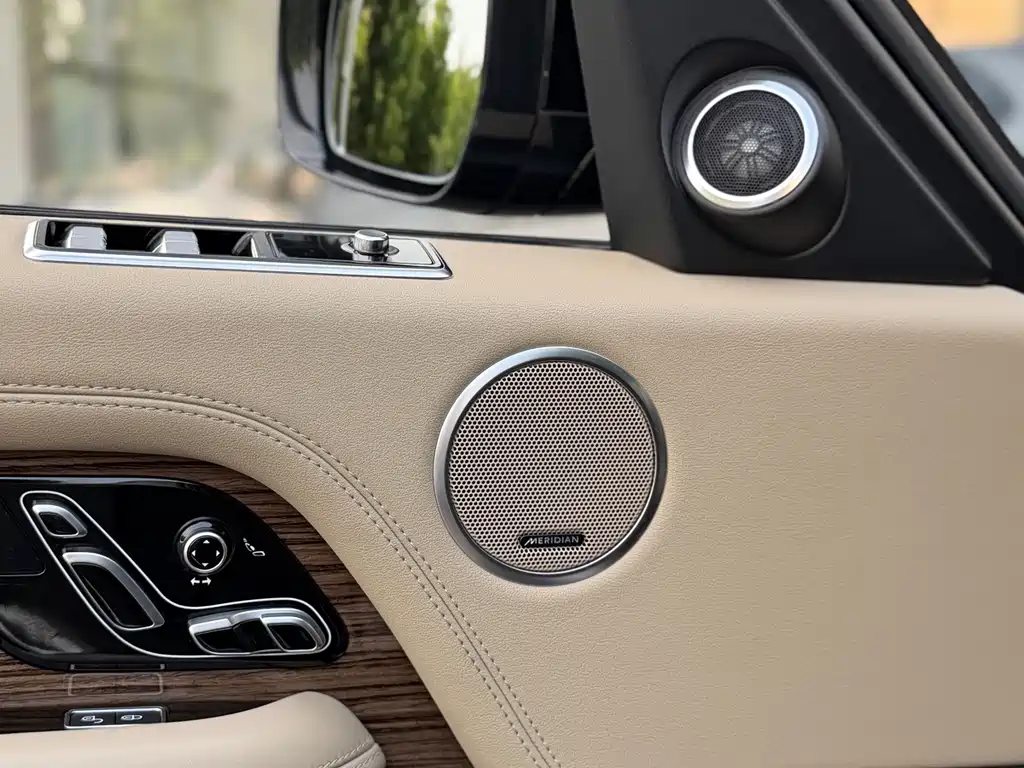 Land Rover Range Rover — миниатюра 8