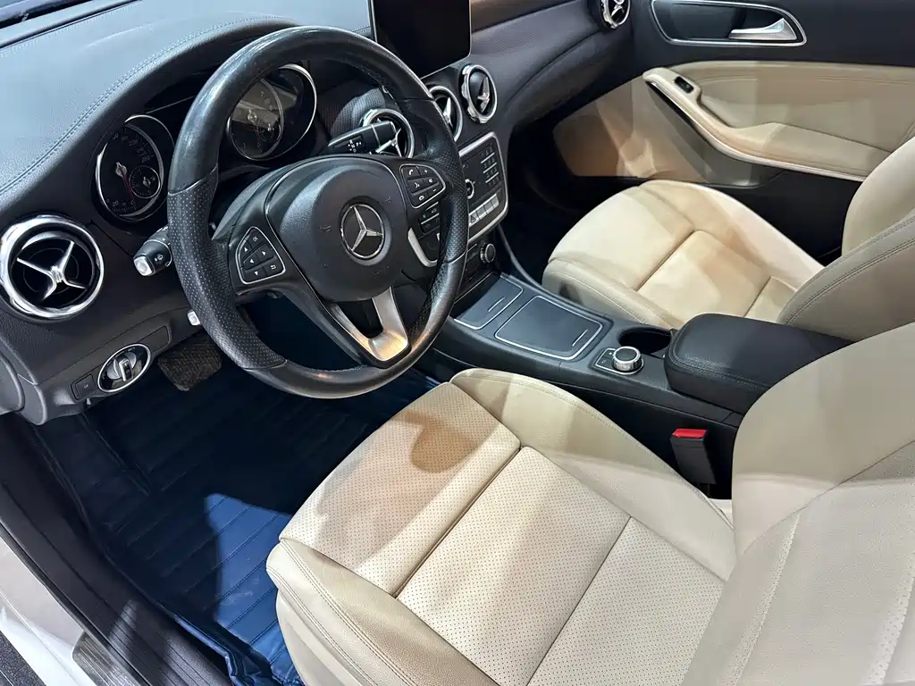Mercedes-Benz GLA 2018 GLA 200 Fashion