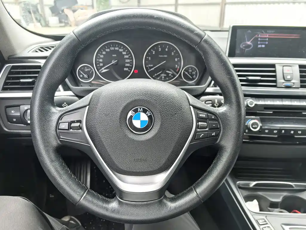 BMW 3 Series — миниатюра 12