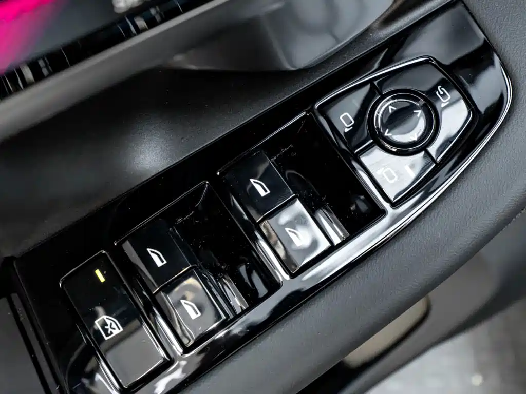 BMW 5 Series — миниатюра 24