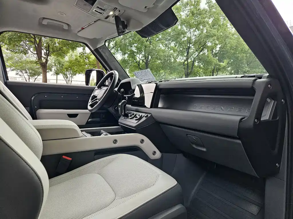 Land Rover Defender — миниатюра 8