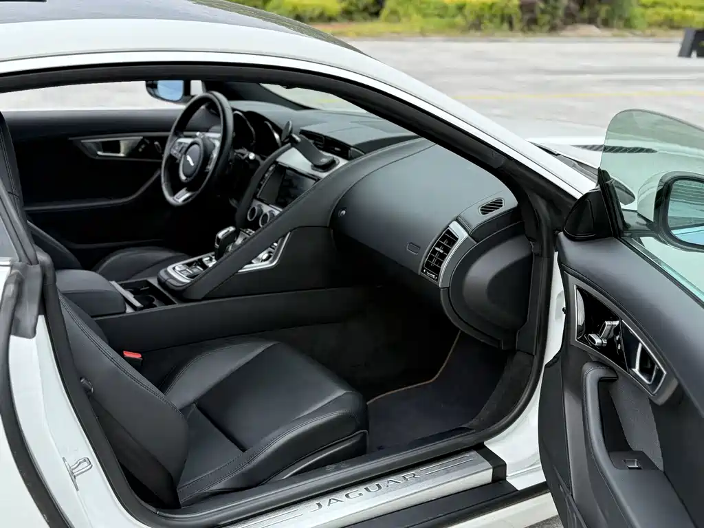 Jaguar F-TYPE — миниатюра 13