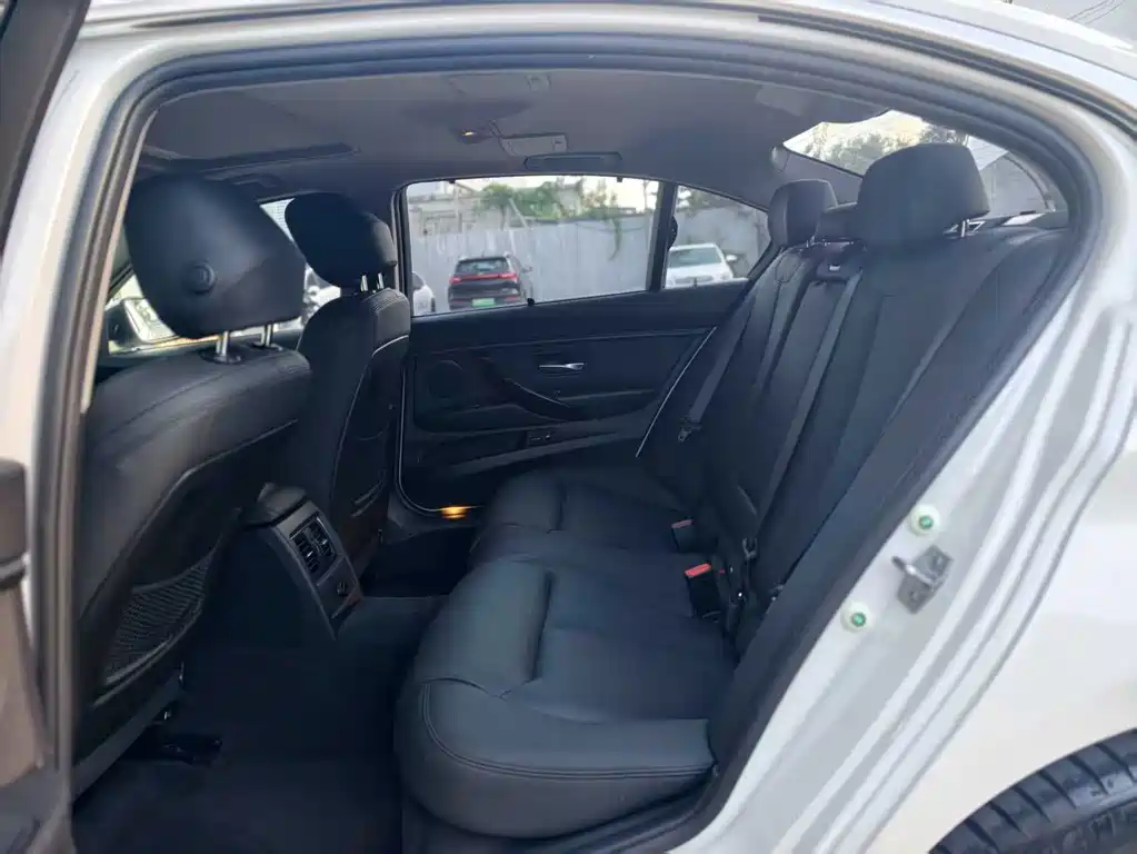 BMW 3 Series — миниатюра 12