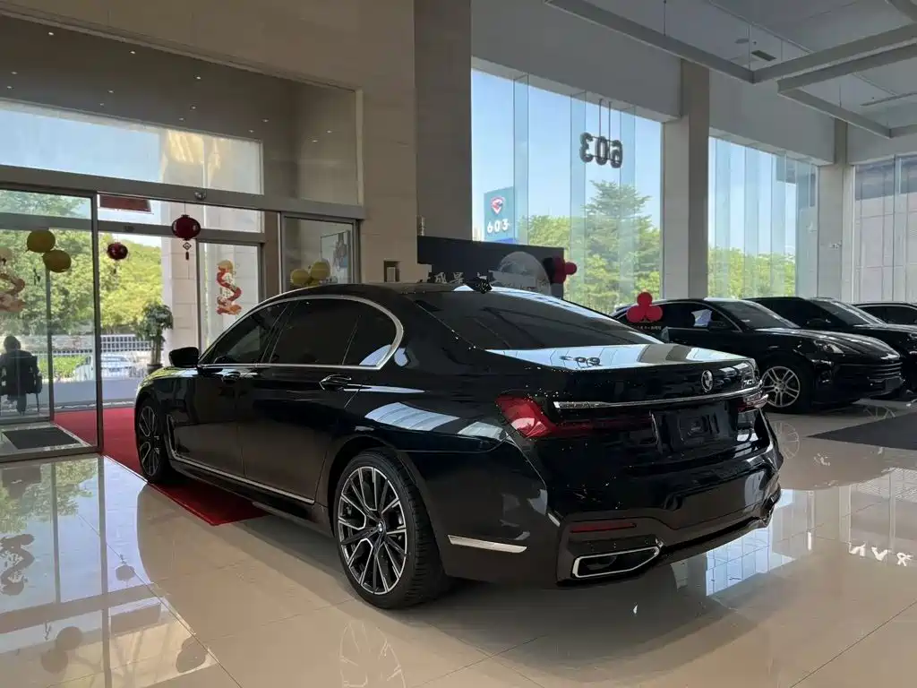 BMW 7 Series — миниатюра 9