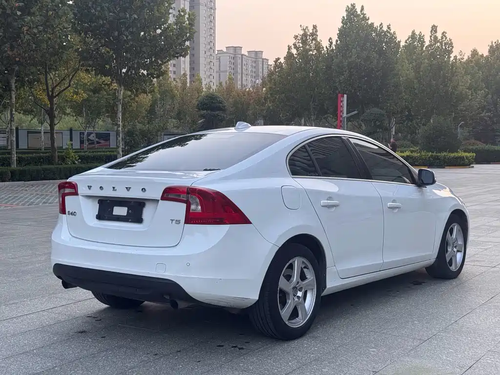 Volvo S60 (Import) — миниатюра 6