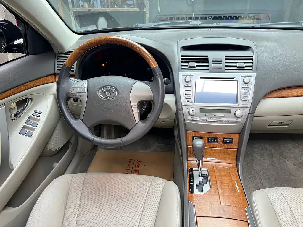 Toyota Camry — миниатюра 9
