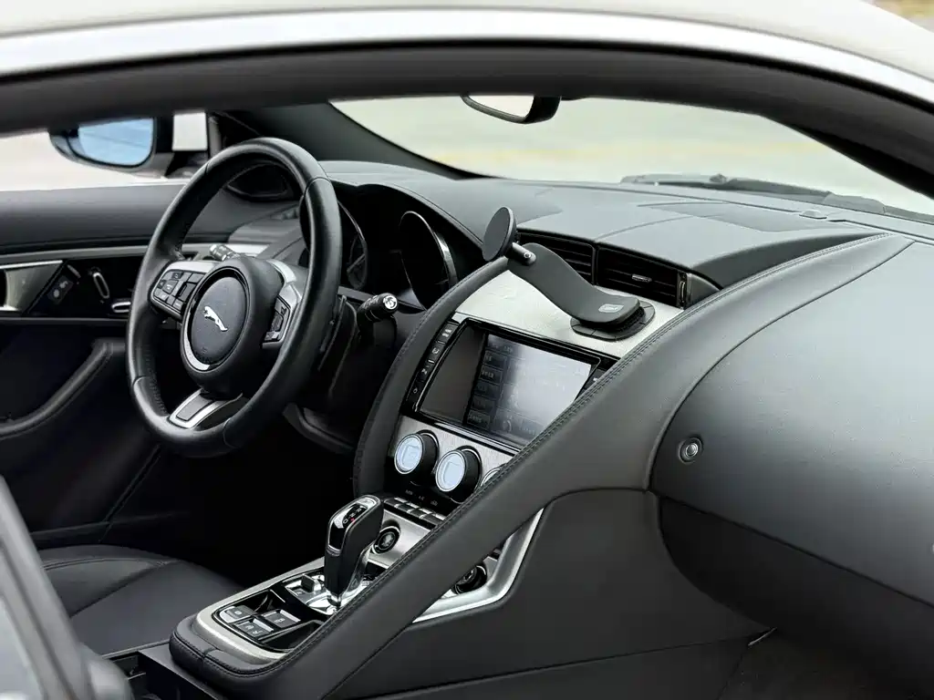 Jaguar F-TYPE — миниатюра 15
