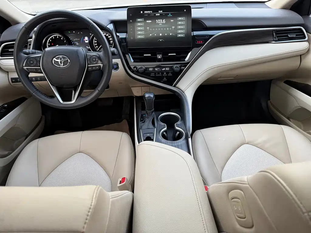 TOYOTA CAMRY