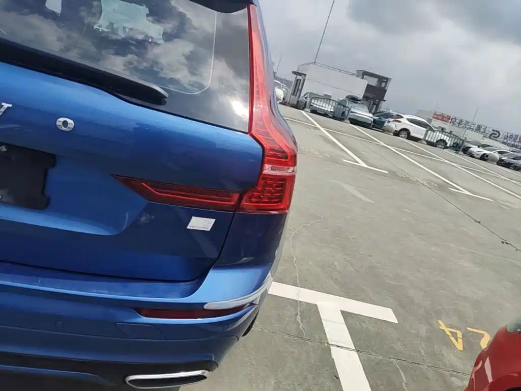 Volvo XC60 PHEV — миниатюра 8