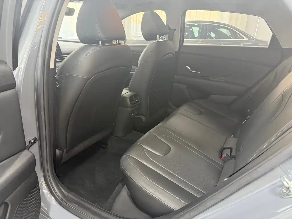 Hyundai Elantra — миниатюра 5