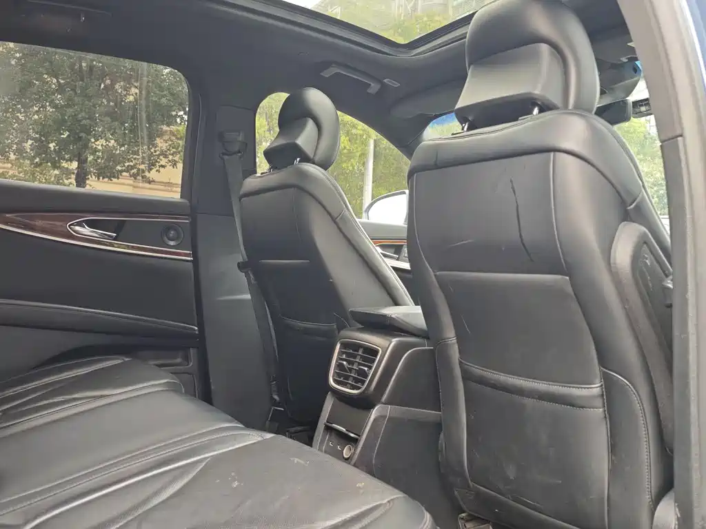 LINCOLN NAVIGATOR (IMPORT)