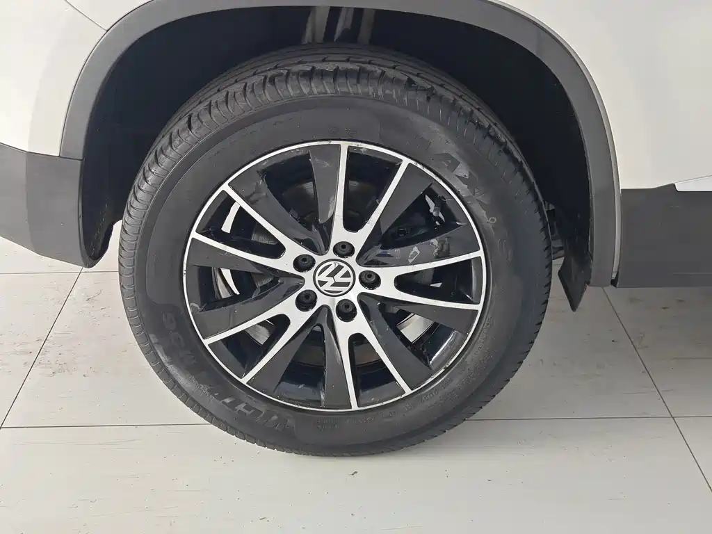 Volkswagen Tiguan — миниатюра 16