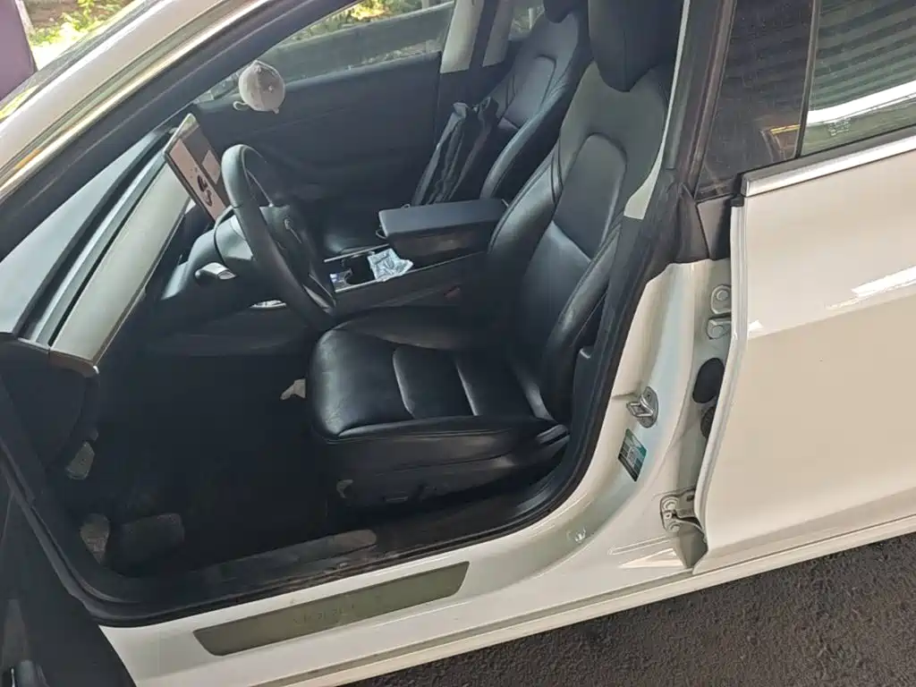 Tesla Model 3 — миниатюра 15