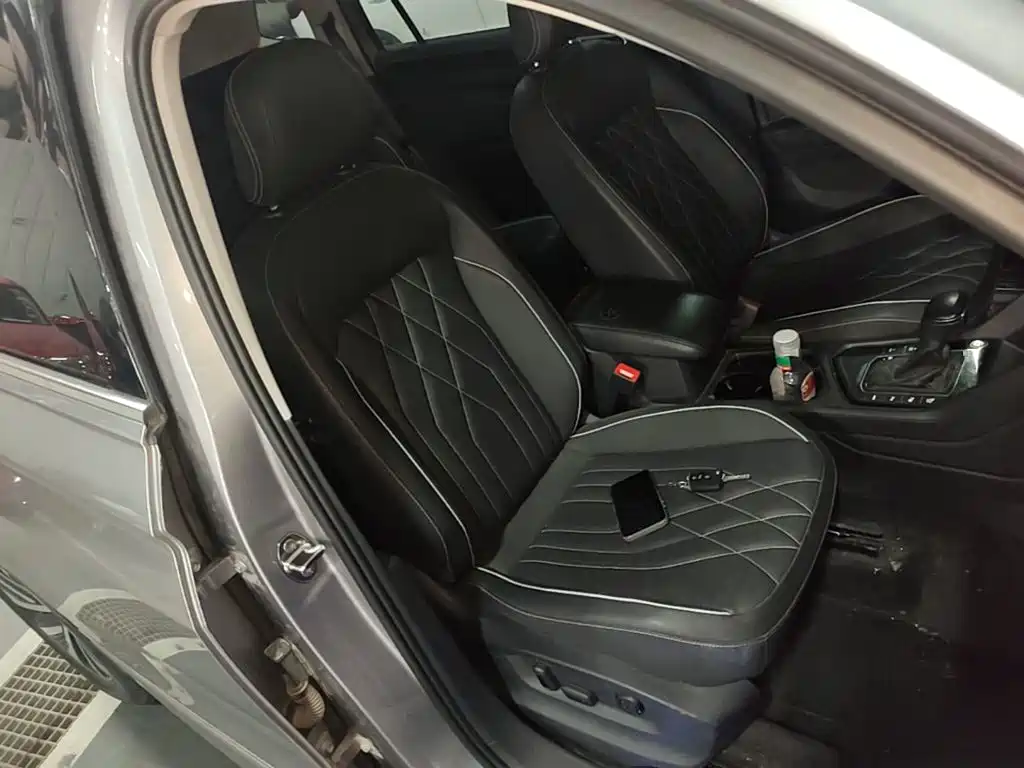 Volkswagen Tiguan L PHEV — миниатюра 25