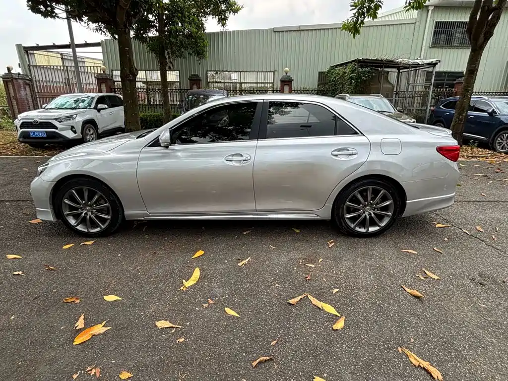Toyota Reiz — миниатюра 9