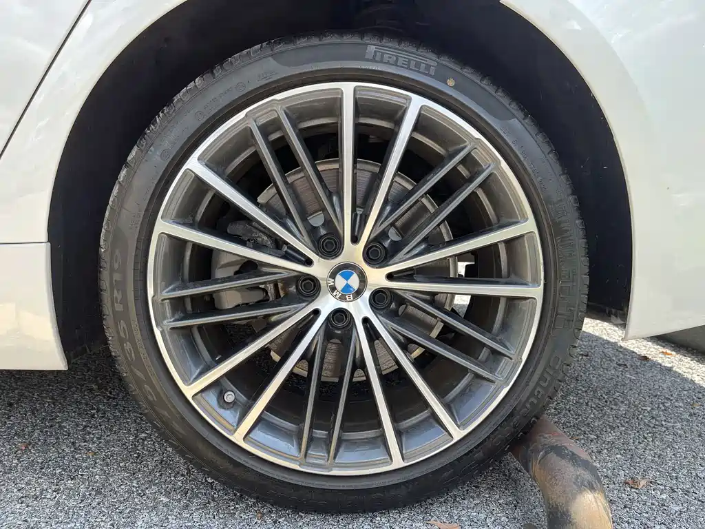 BMW 5 Series — миниатюра 16