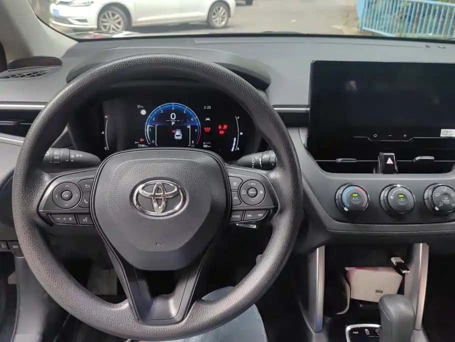 Toyota Corolla Cross — миниатюра 12
