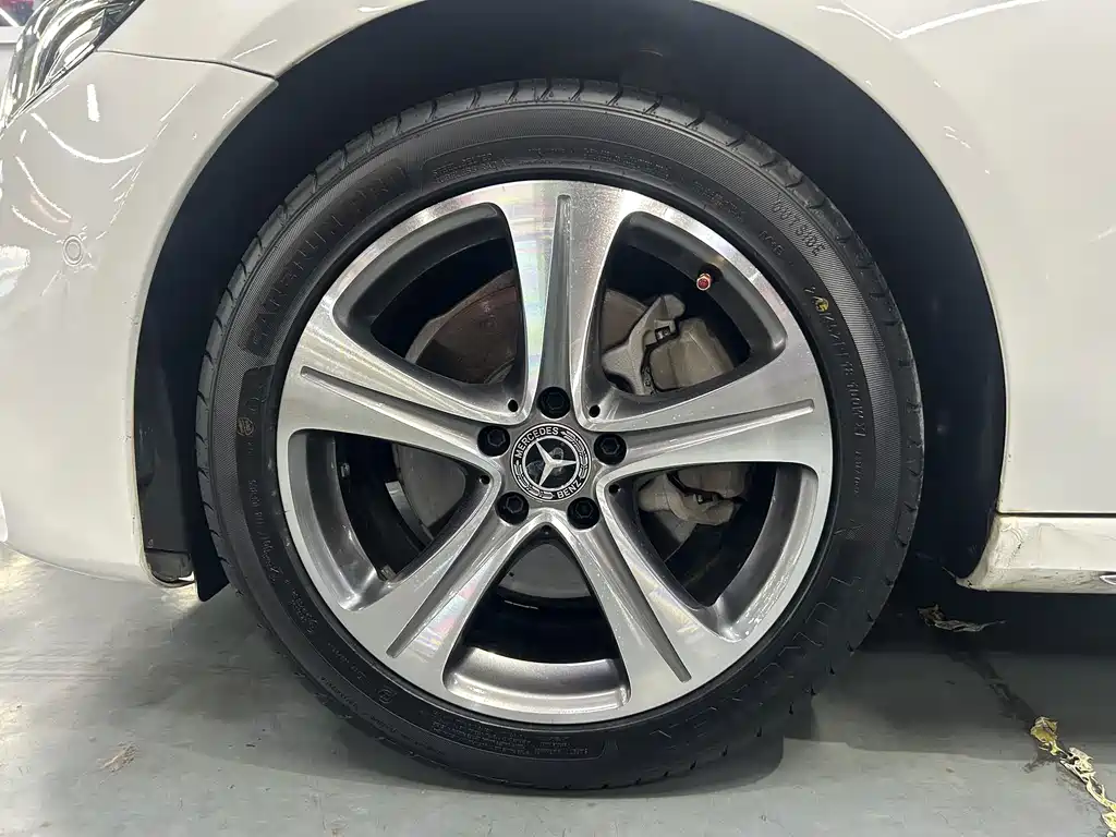 Mercedes-Benz E-Class — миниатюра 8