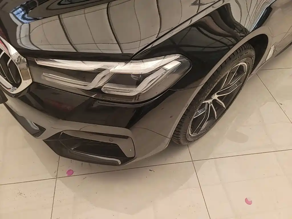 BMW 5 Series — миниатюра 24