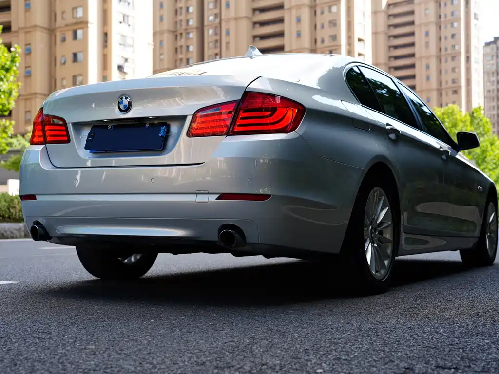 BMW 5 Series — миниатюра 11