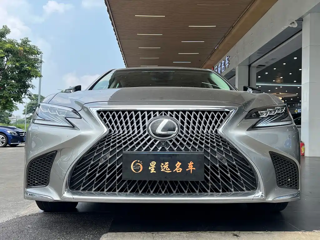 Lexus LS — миниатюра 2
