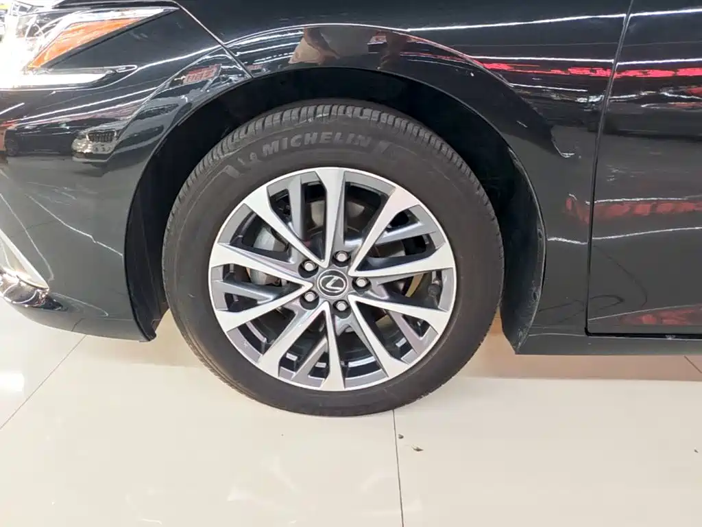 Lexus ES — миниатюра 23
