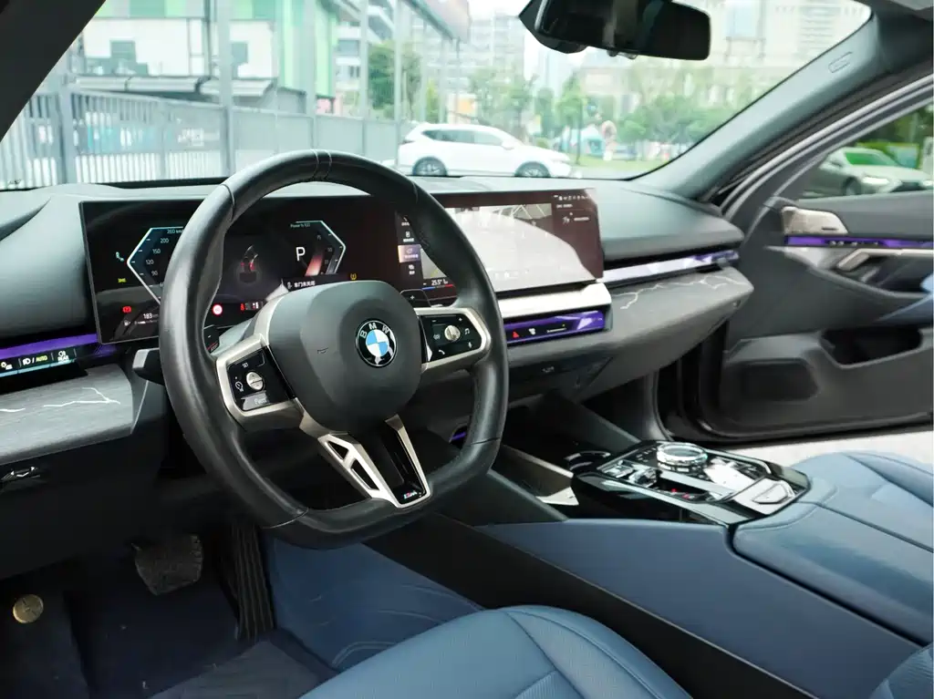 BMW 5 Series — миниатюра 9