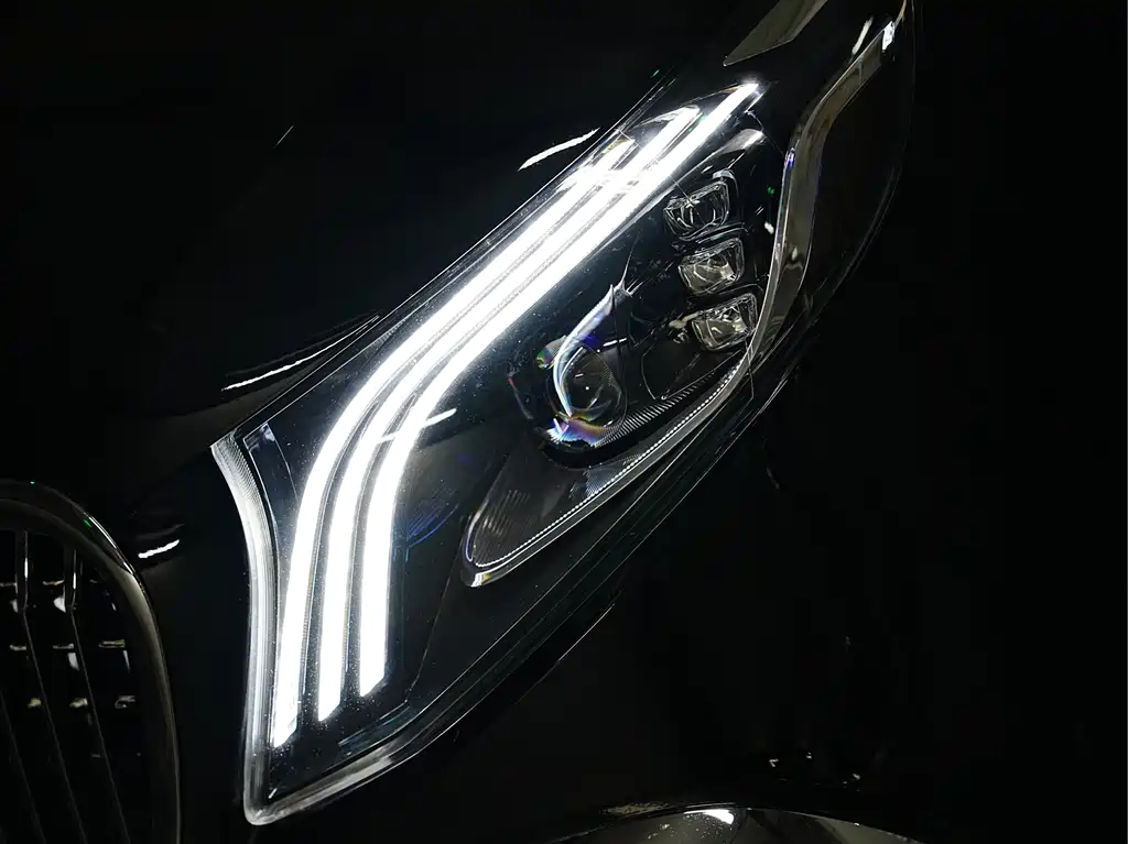 Mercedes-Benz Vito 2021 2.0T Elite 7 мест
