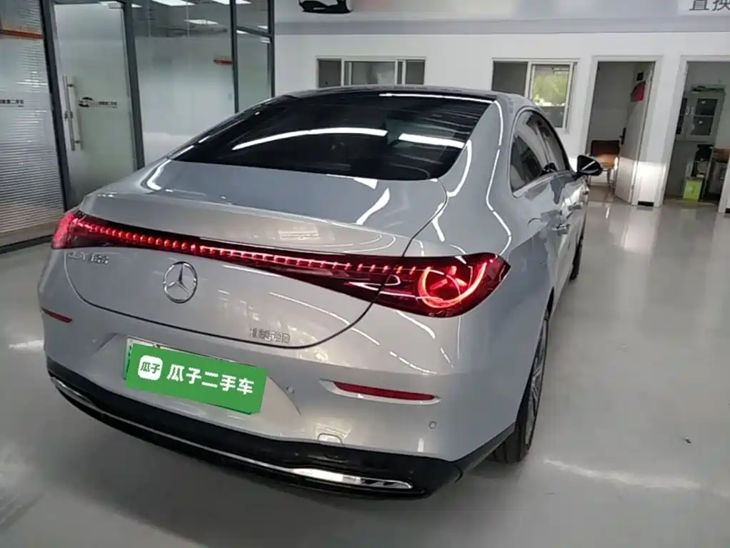 Mercedes-Benz CLA 2025 300L