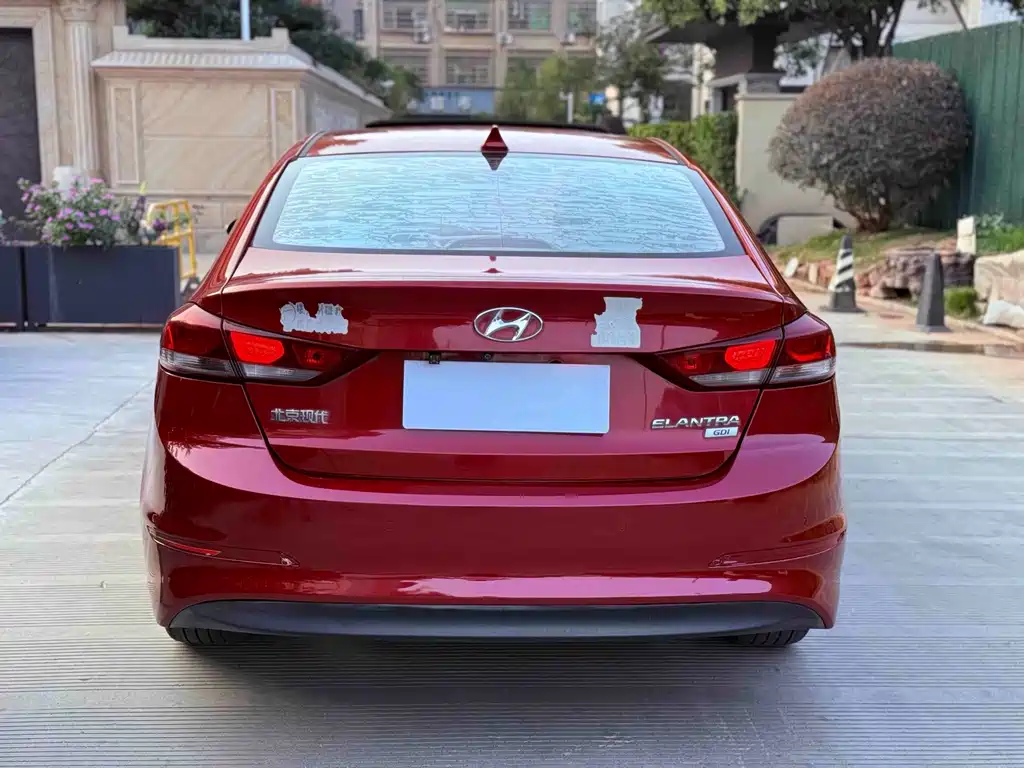 Hyundai Elantra — миниатюра 9