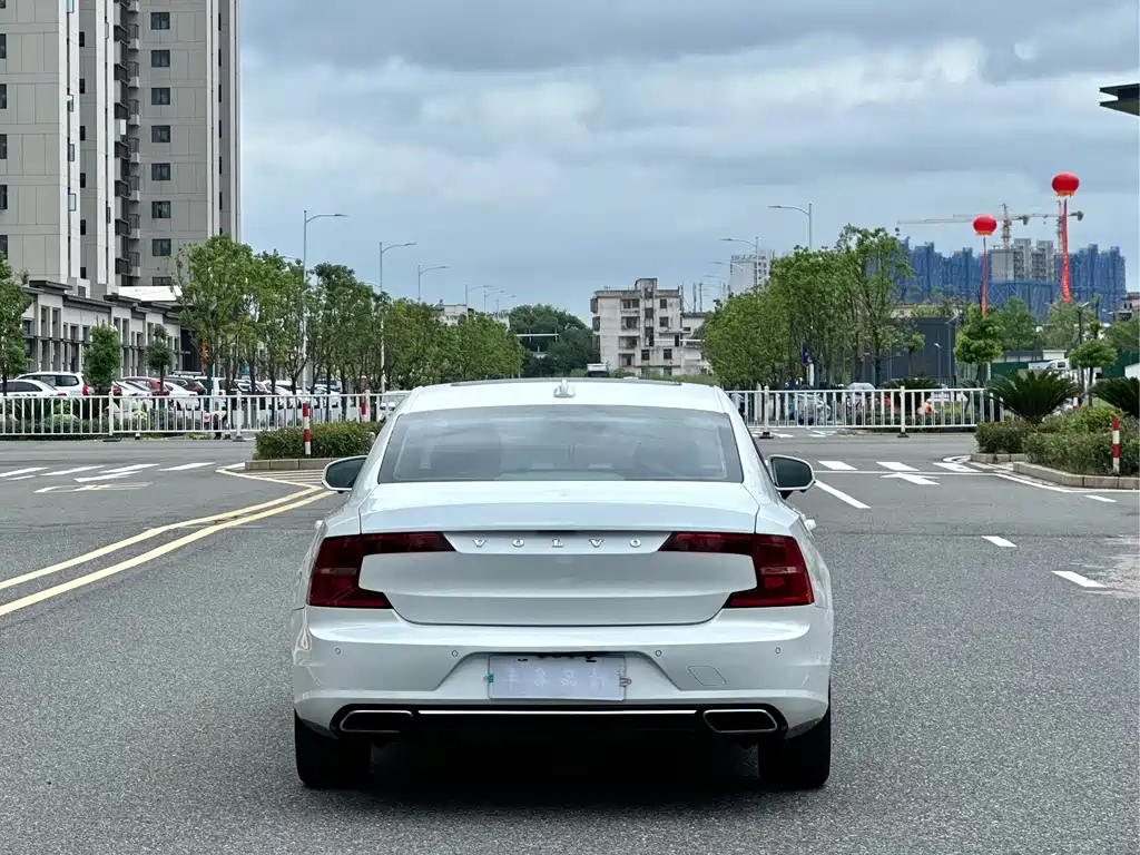 Volvo S90 — миниатюра 6