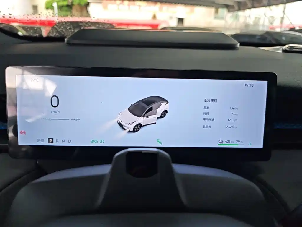 Lynk & Co Z20 — миниатюра 12