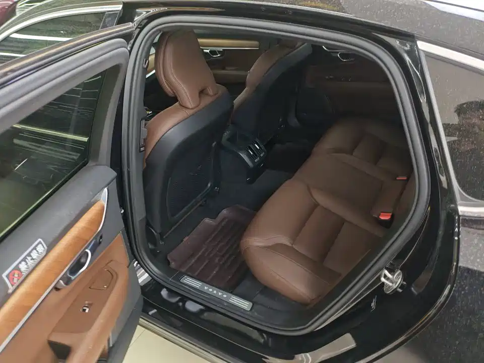 Volvo S90 2024 B5 Luxury