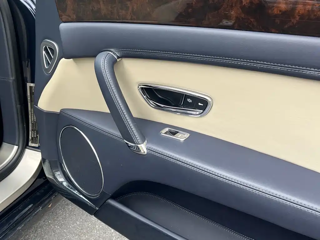 Bentley Flying Spur — миниатюра 7