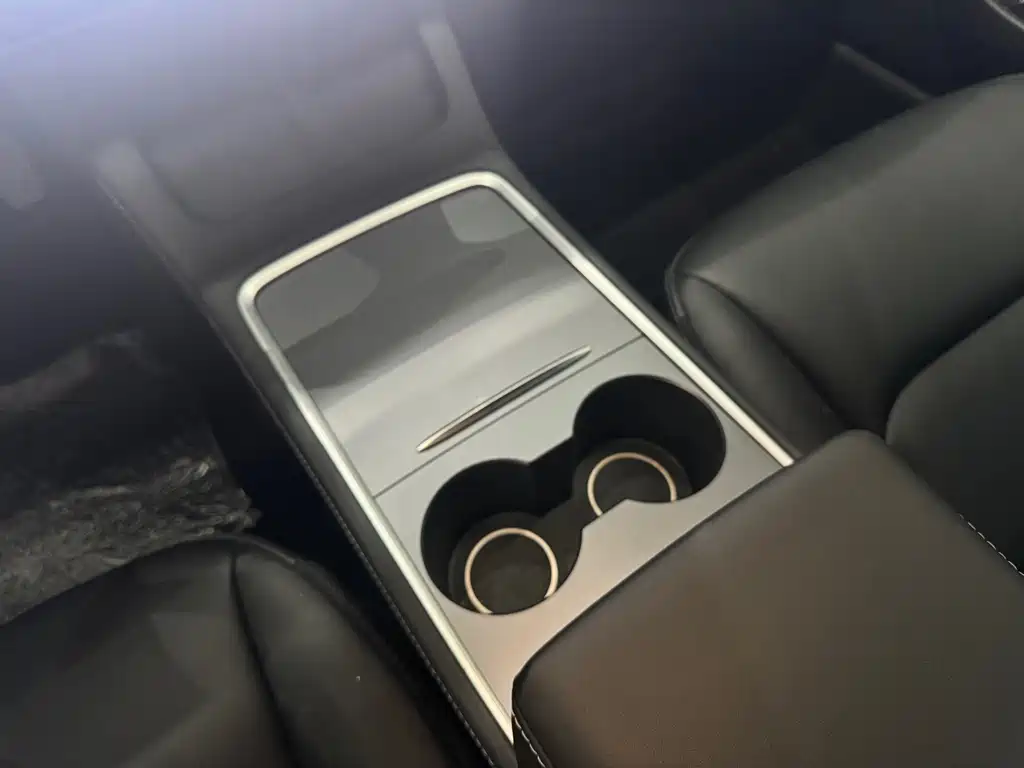 Tesla Model 3 — миниатюра 12