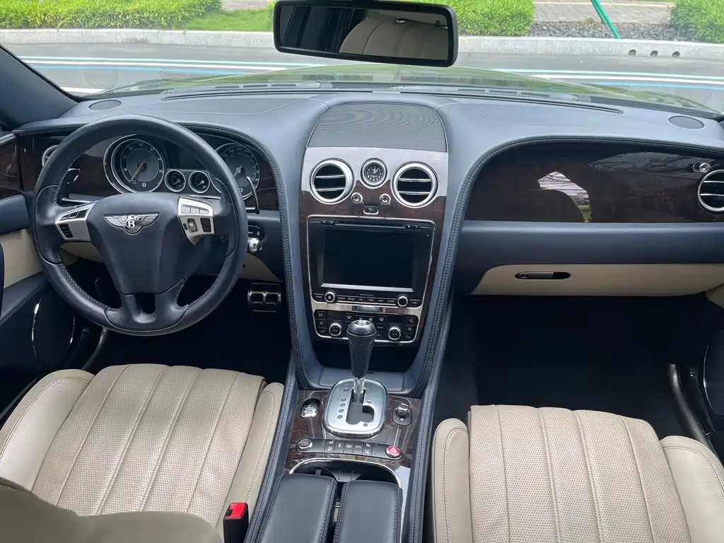 Bentley Flying Spur — миниатюра 27