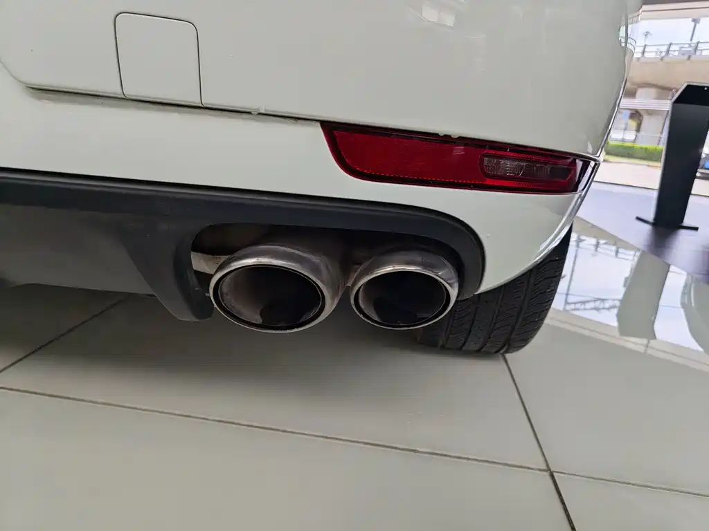 Porsche Macan — миниатюра 13