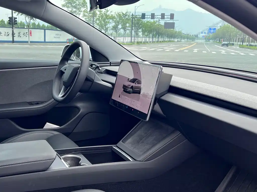 Tesla Model 3 — миниатюра 14