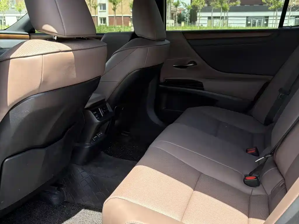 Lexus ES 2024 200 Premium