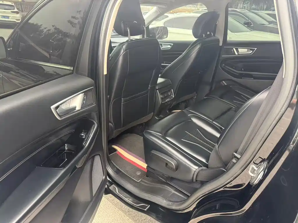 Ford Edge — миниатюра 6