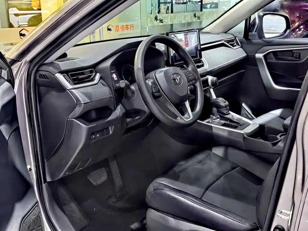 Toyota RAV4 — миниатюра 4