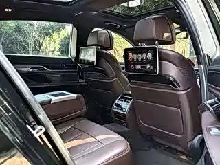 BMW 7 Series — миниатюра 9